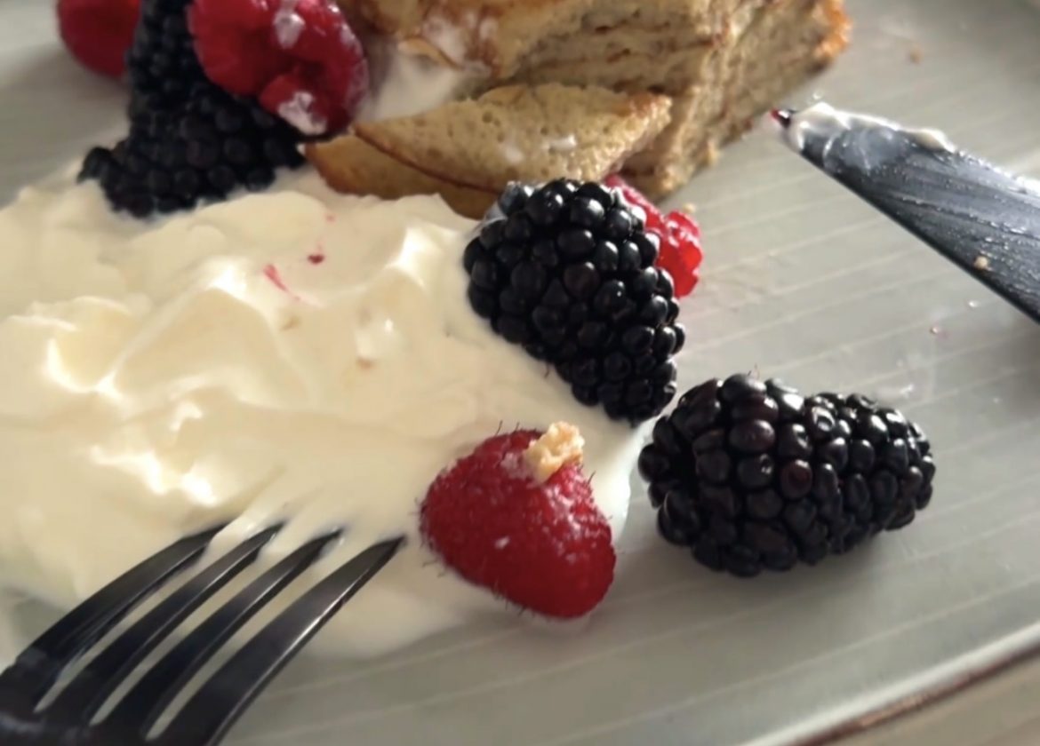 2-Zutaten-Pfannkuchen mit Banane (ohne Mehl, ohne Zucker)