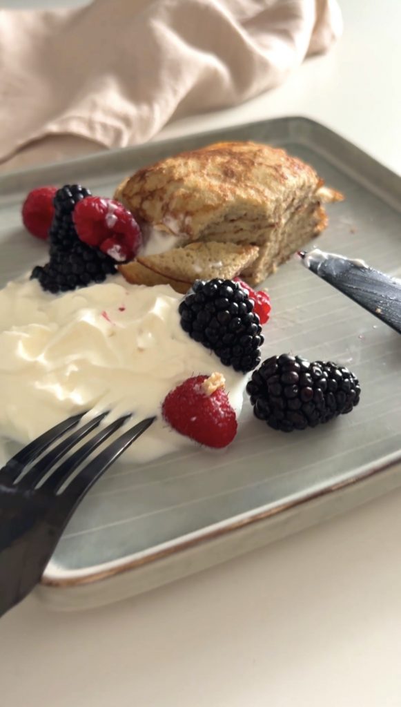 2-Zutaten-Pfannkuchen mit Banane (ohne Mehl, ohne Zucker)