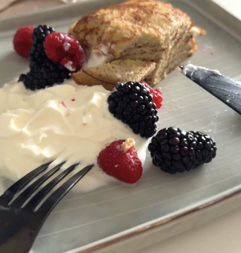 2-Zutaten-Pfannkuchen mit Banane (ohne Mehl, ohne Zucker)