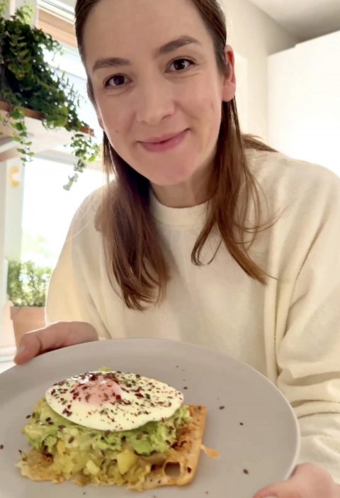 Crunchy Kartoffel-Waffeln mit Avocado & Ei