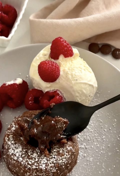 Gesunder Lava Cake schnell und einfach (ohne Zuckerzusatz)