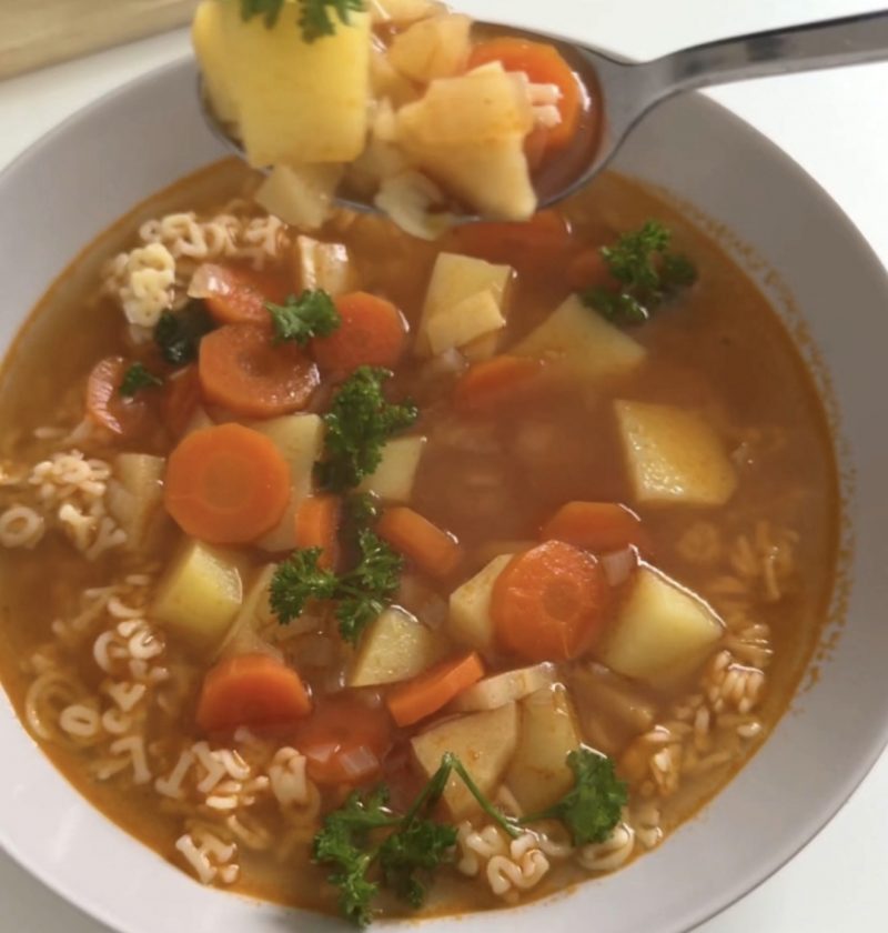 Kühlschrank-Rettungs-Suppe (Resteverwertung ganz entspannt)