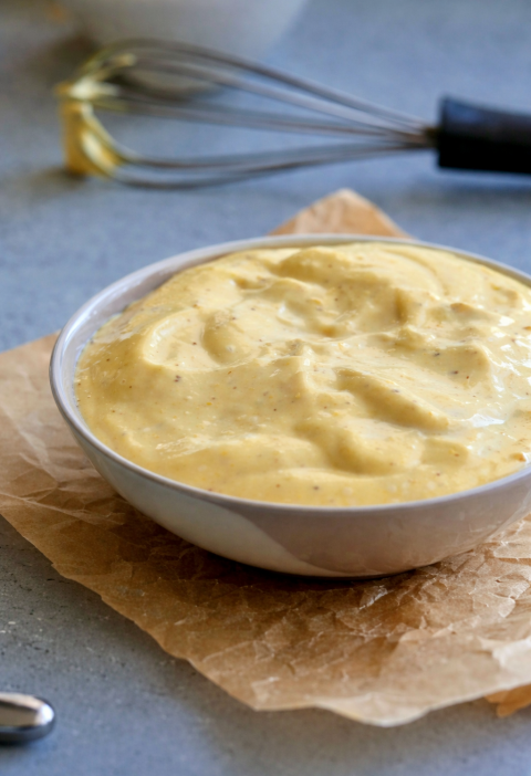 Zitronen-Senf-Joghurtcreme (5-Minuten Soße für Fisch & Ofengemüse)