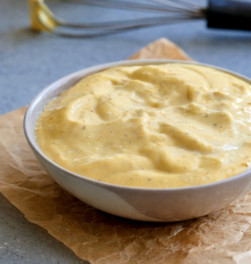 Zitronen-Senf-Joghurtcreme (5-Minuten Soße für Fisch & Ofengemüse)