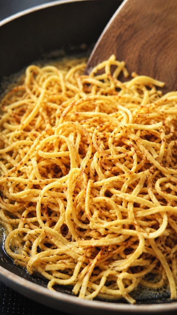 Knusprige Butter-Spätzle aus der Pfanne