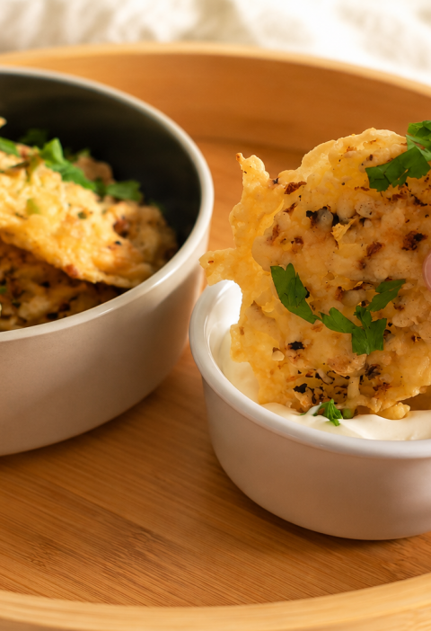 Knuspriger Kartoffel-Snack aus dem Airfryer mit Käse